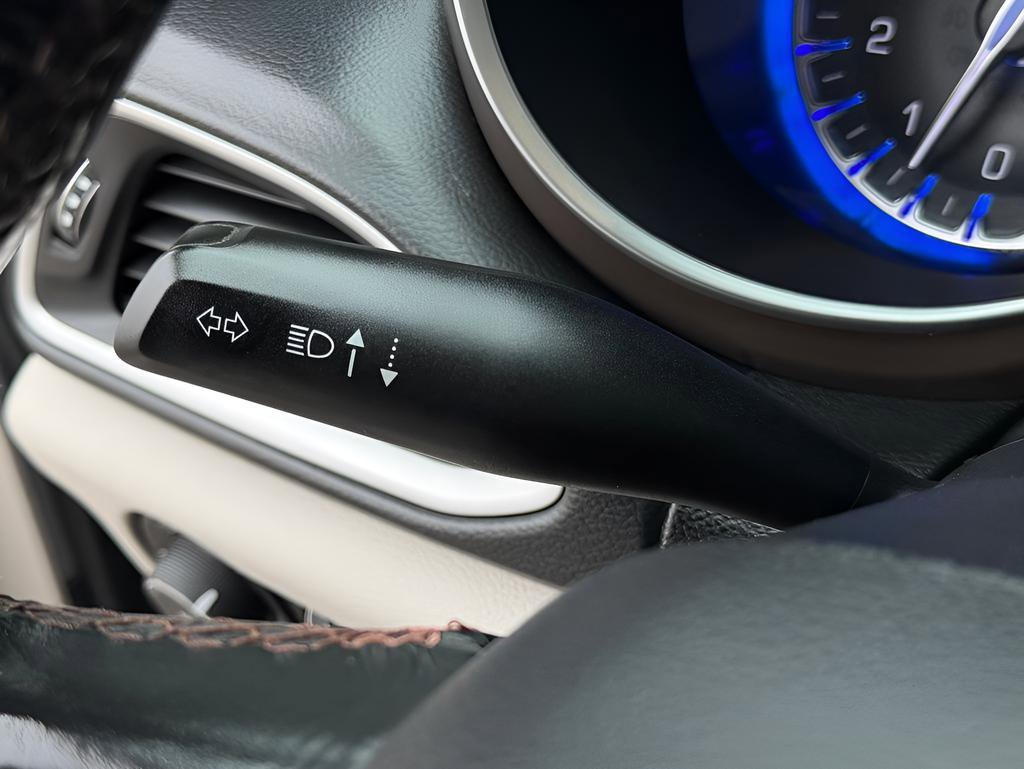 Used 2019 Chrysler Pacifica Touring-L FWD image 42