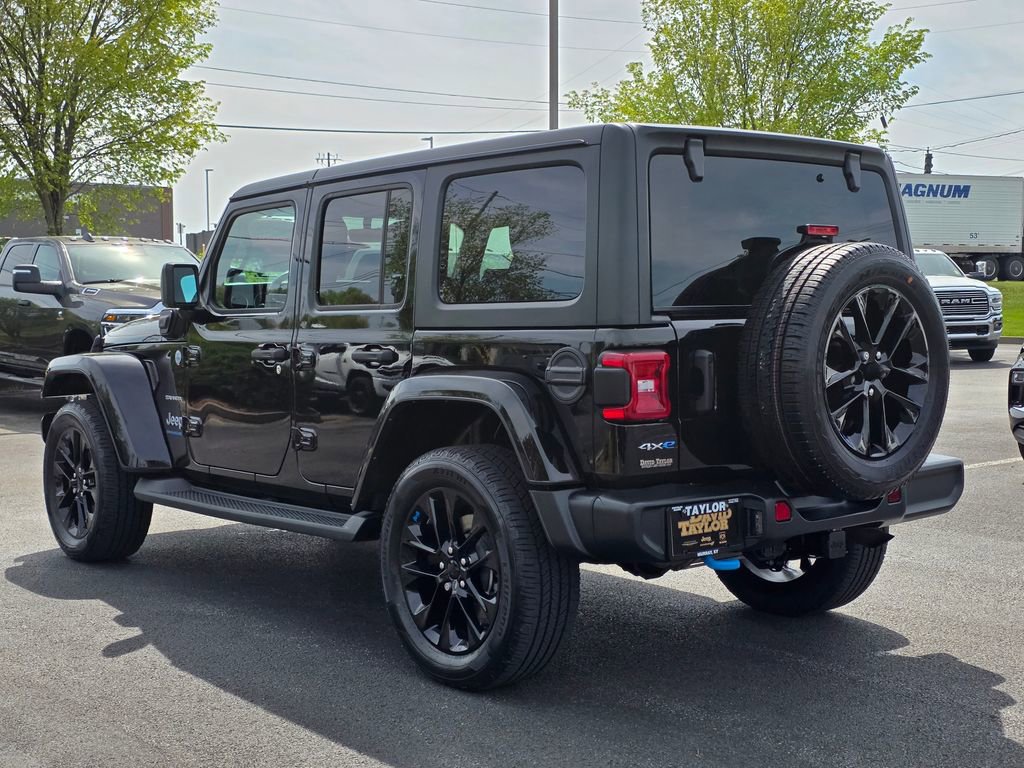 Used 2023 Jeep Wrangler Unlimited Sahara w/ Cold Weather Group image 7