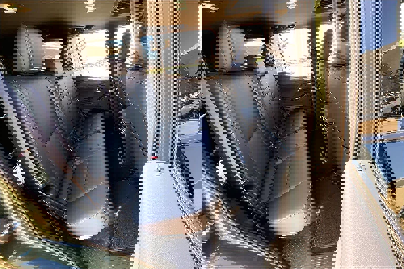 Used 2025 Lexus GX 550 w/ Accessory Package (2T) image 19