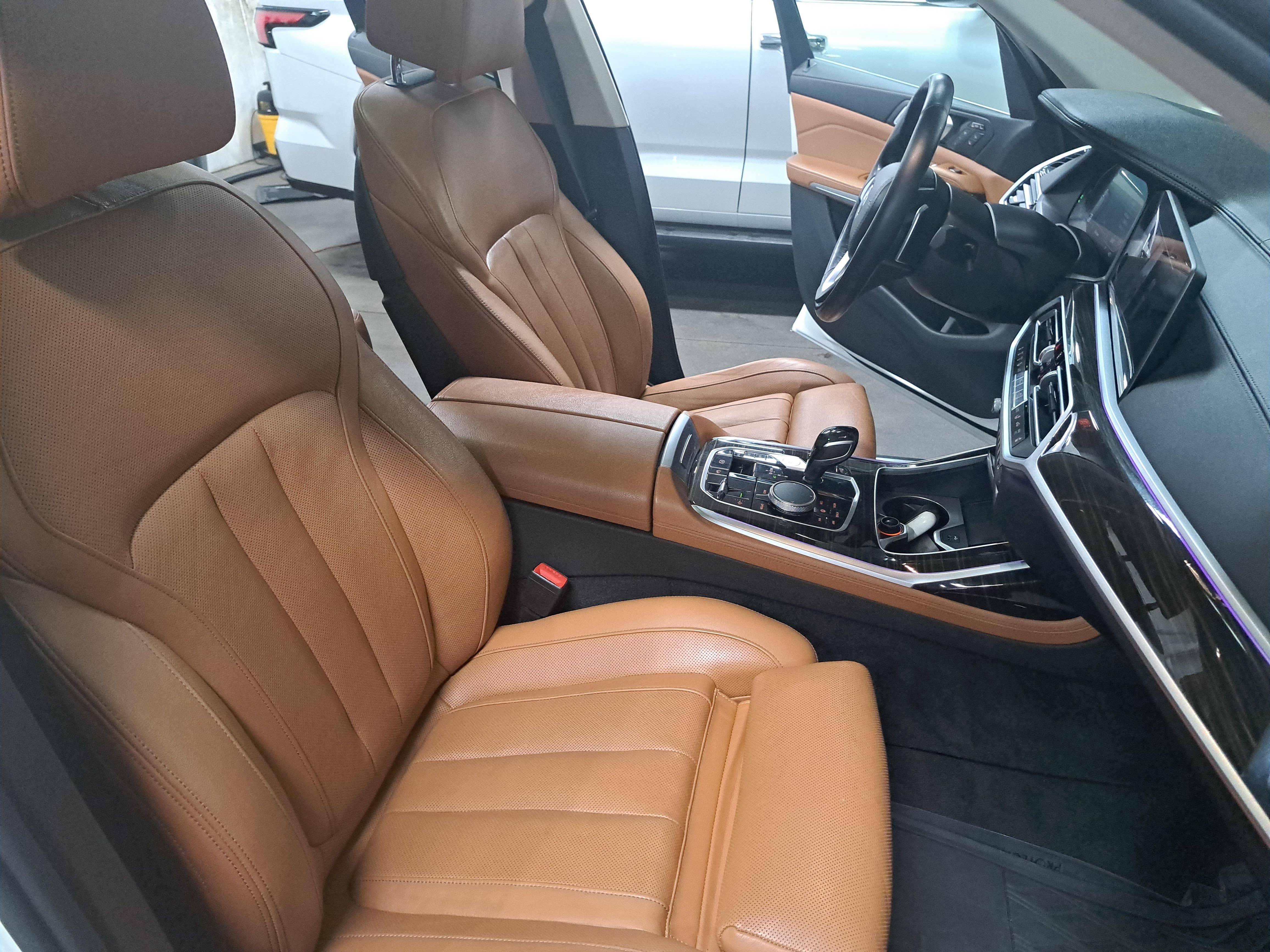 Used 2020 BMW X7 xDrive40i w/ Luxury Seating Package AWD/4WD image 10