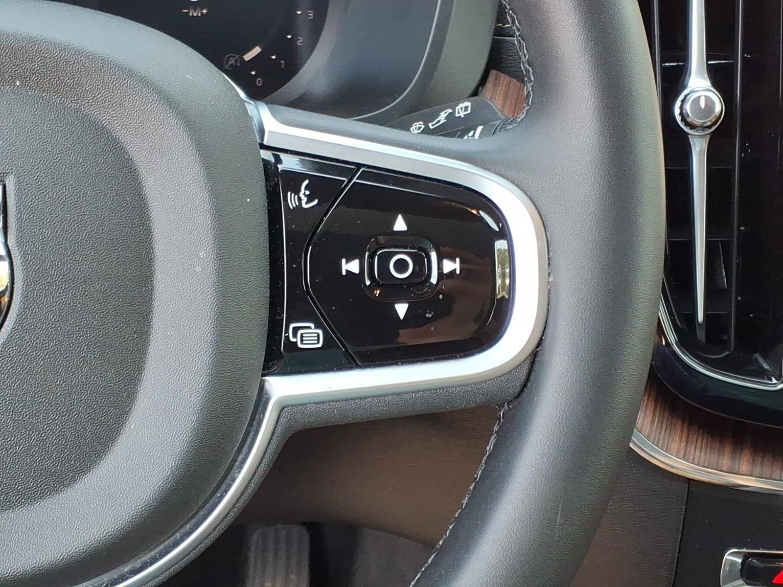 Used 2025 Volvo XC60 B5 Ultra AWD/4WD image 19