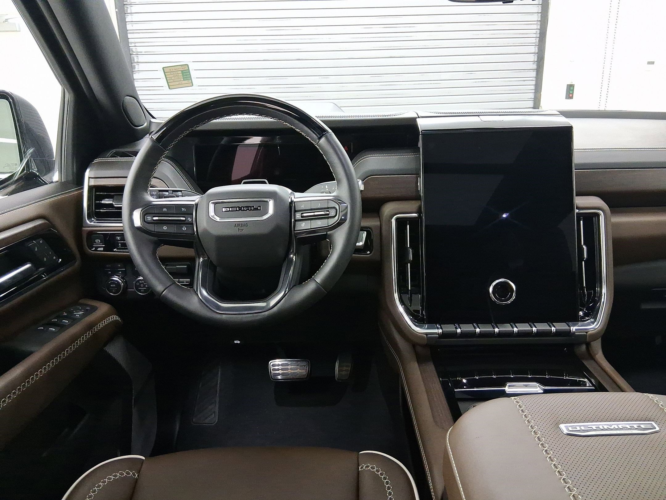 Used 2025 GMC Yukon XL Denali Ultimate image 4