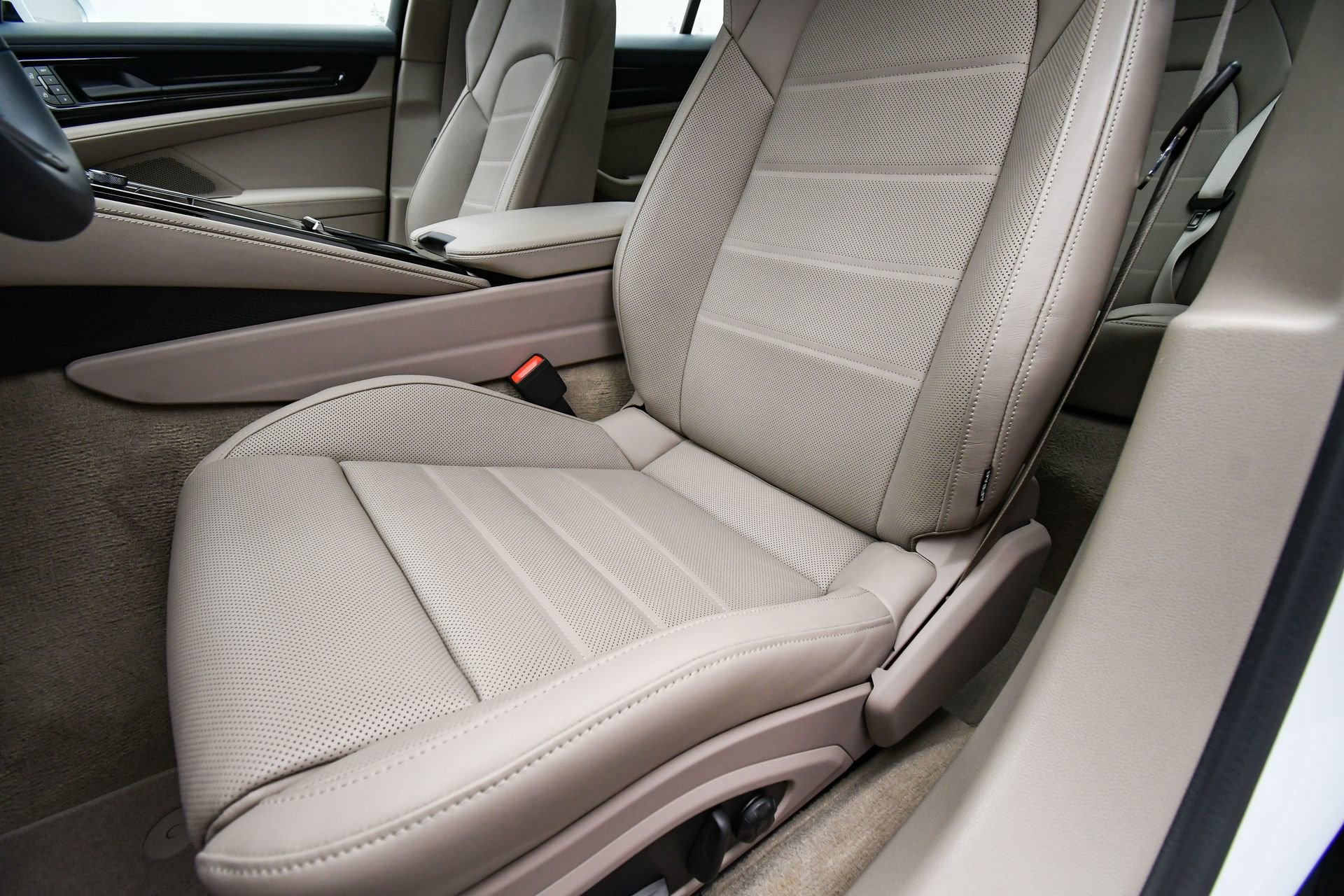 Certified 2025 Porsche Panamera 4 image 52