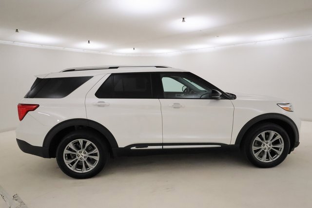 Used 2022 Ford Explorer Limited w/ Equipment Group 301A image 2