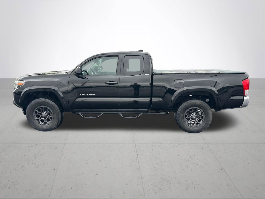 Certified 2017 Toyota Tacoma SR5 AWD/4WD image 11