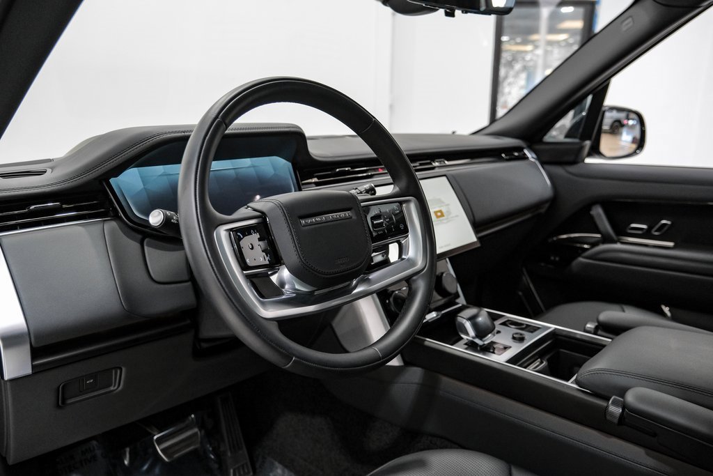 Used 2023 Land Rover Range Rover SV image 3