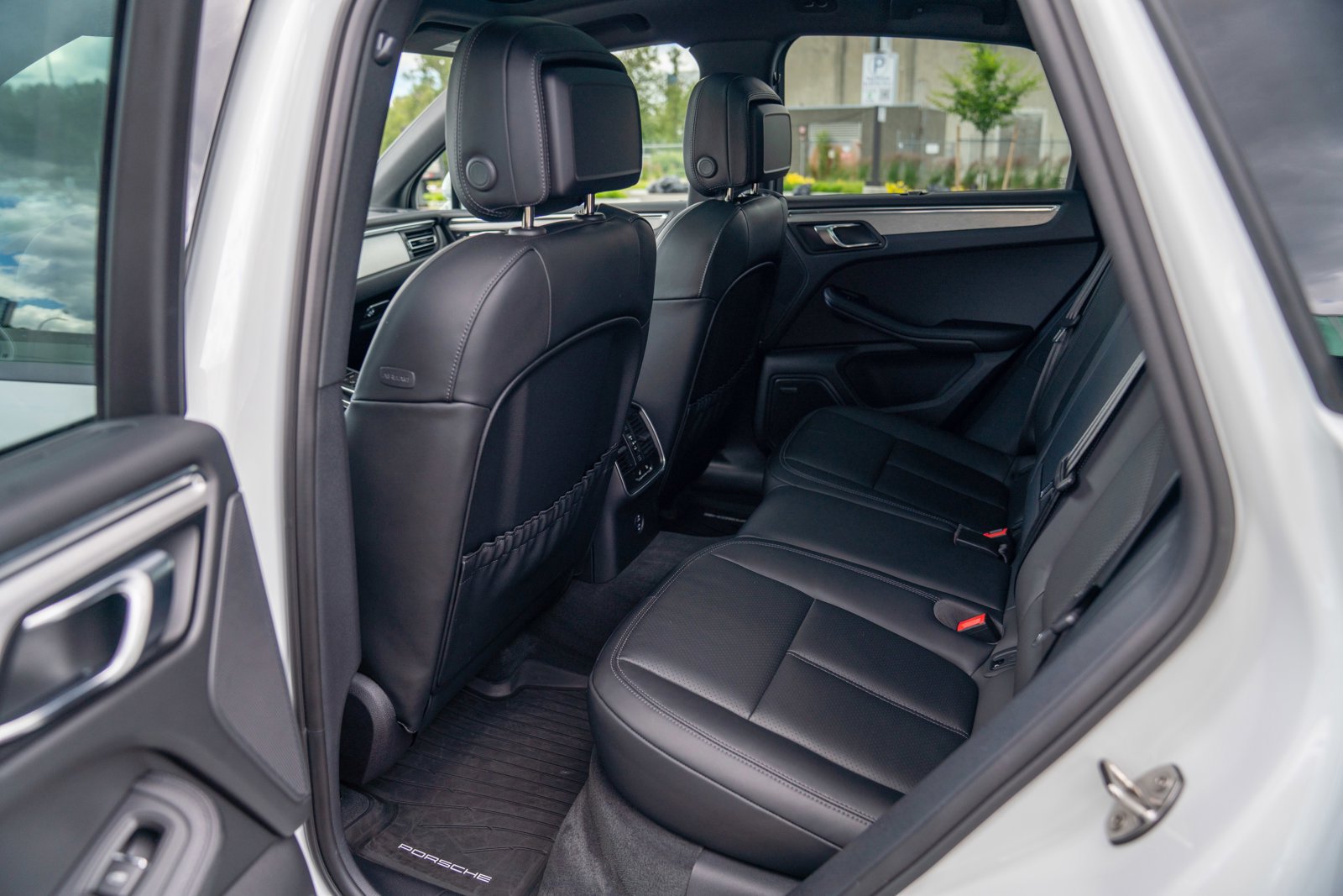 Certified 2026 Porsche Macan AWD/4WD image 23