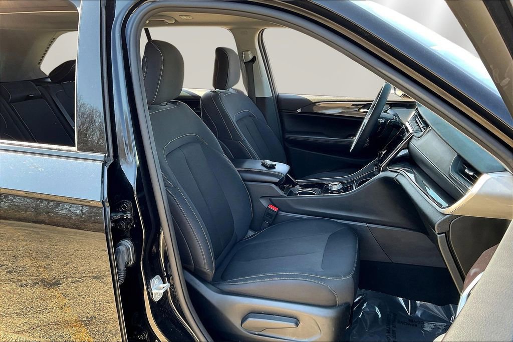 Used 2023 Jeep Grand Cherokee Laredo w/ Trailer Tow Prep Group (B) image 29