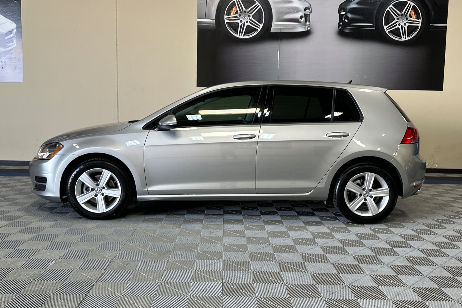 Used 2015 Volkswagen Golf TDI S FWD image 7