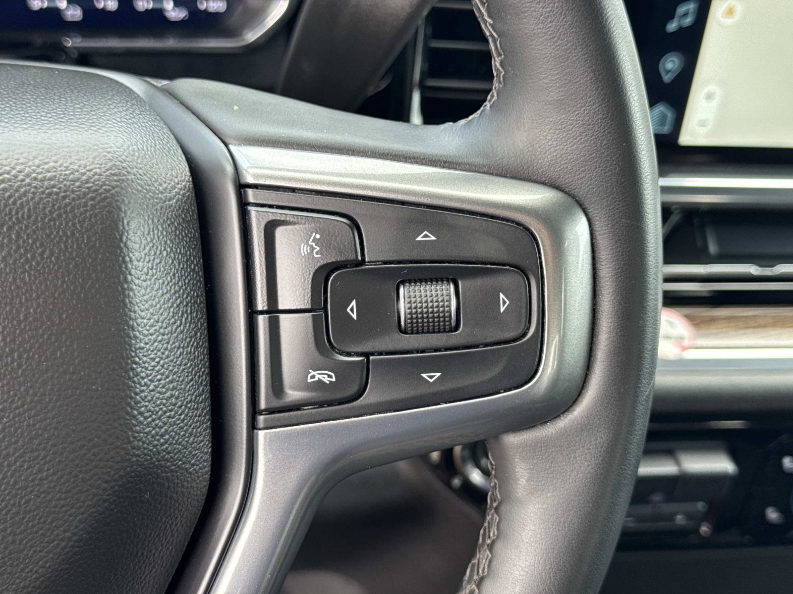 Used 2025 Chevrolet Silverado 2500 LT w/ Convenience Package image 12