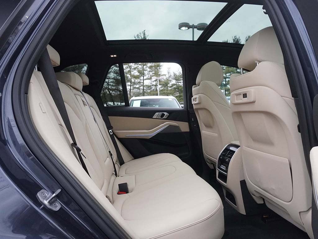 Used 2022 BMW X5 xDrive40i w/ Premium Package AWD/4WD image 43