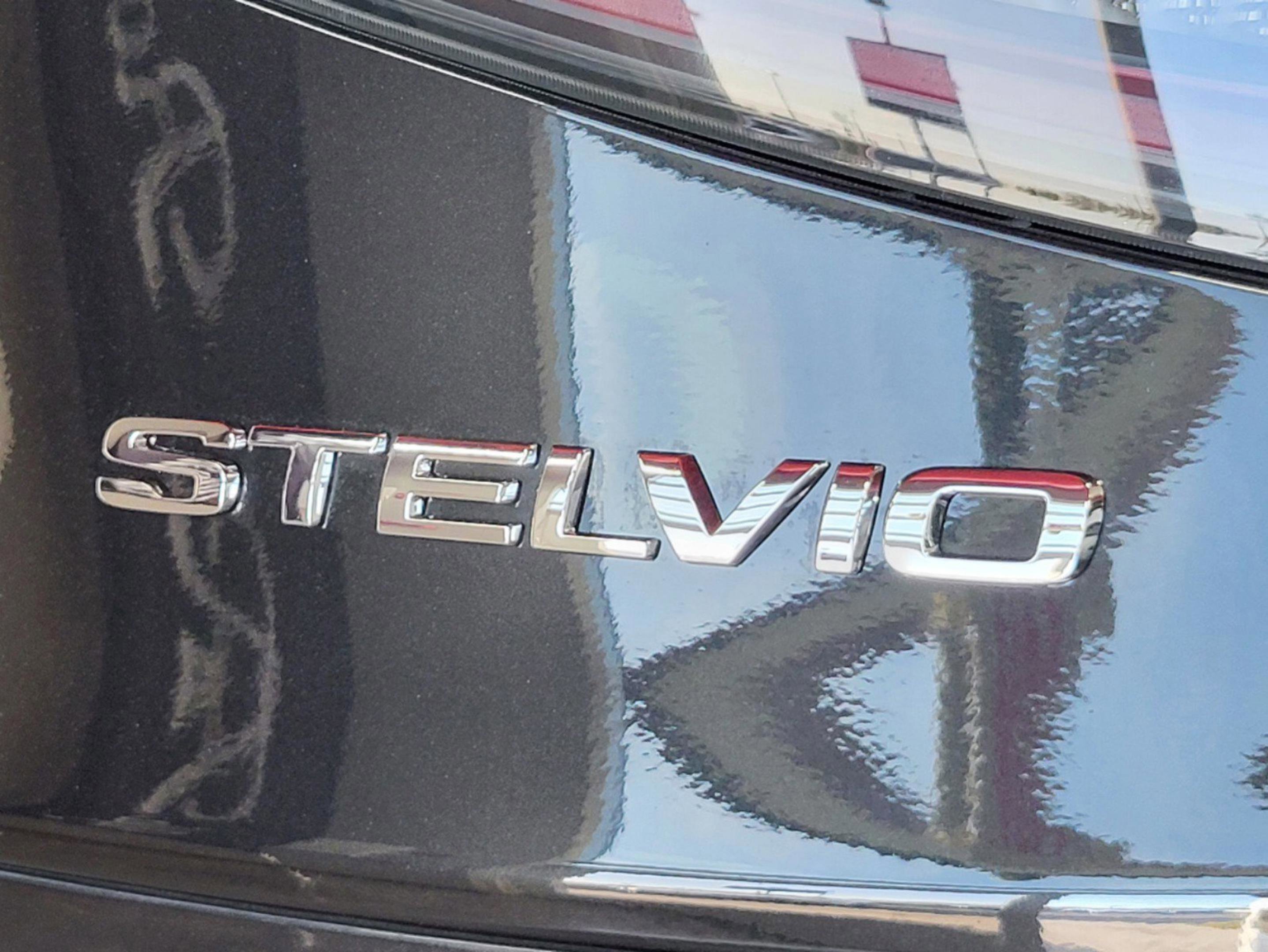 New 2025 Alfa Romeo Stelvio Sprint image 11