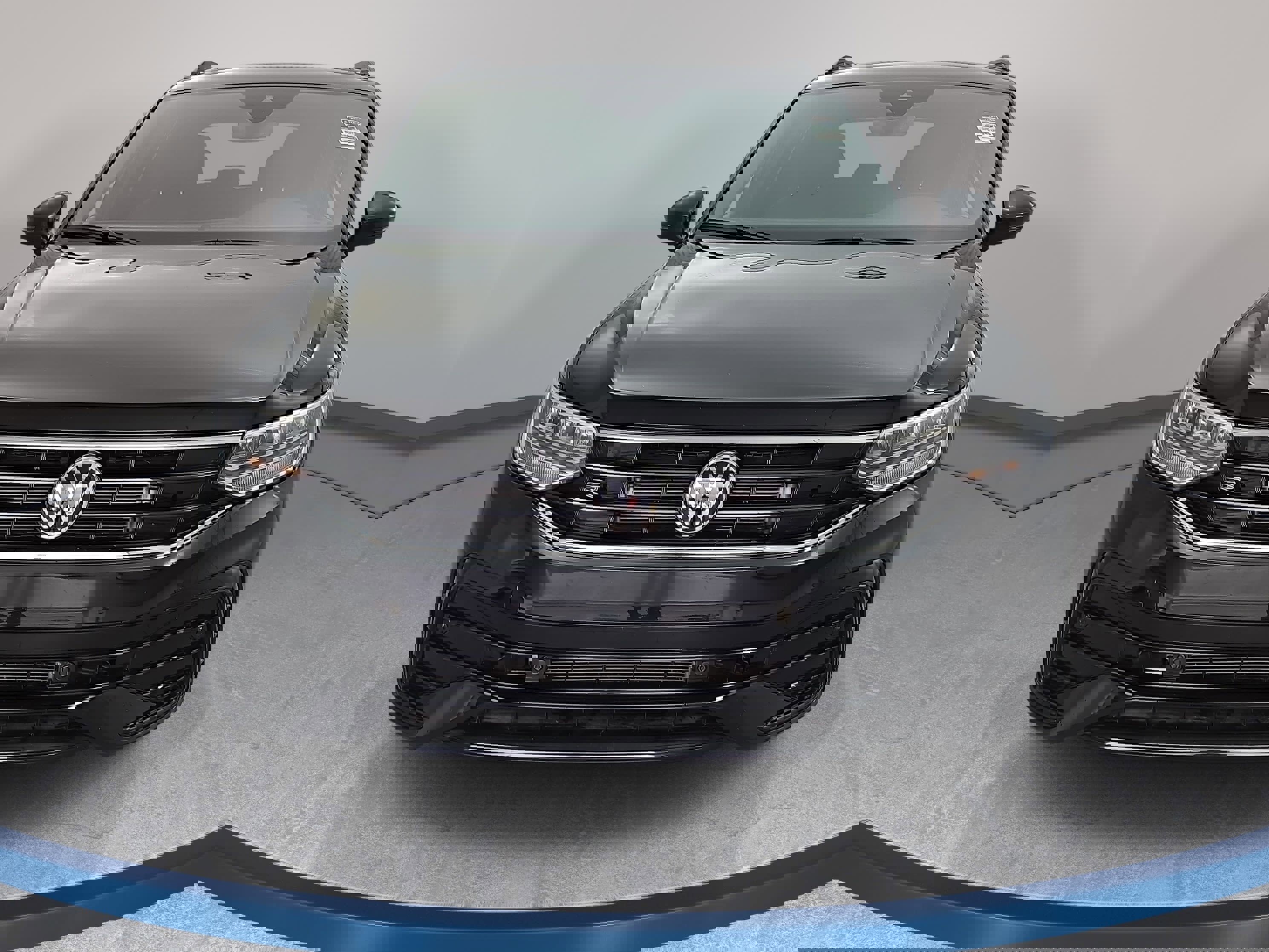 Certified 2024 Volkswagen Tiguan SE R-Line image 2