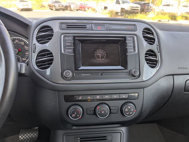 Used 2016 Volkswagen Tiguan S image 10