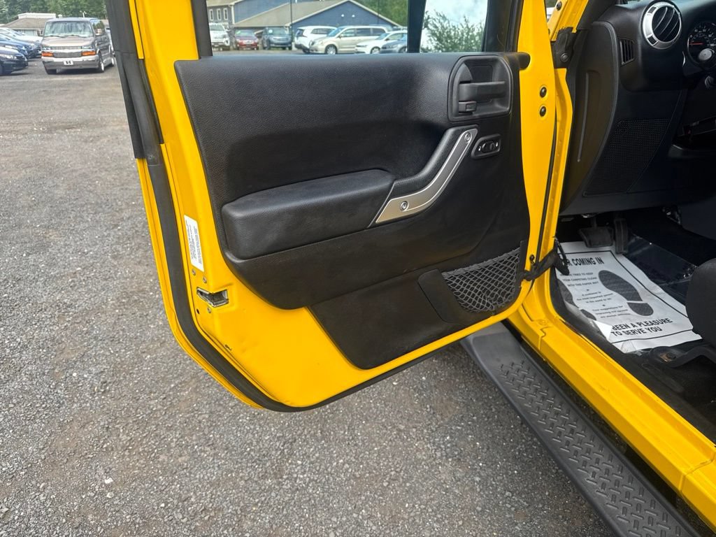 Used 2011 Jeep Wrangler Unlimited Sahara w/ Dual Top Group AWD/4WD image 29