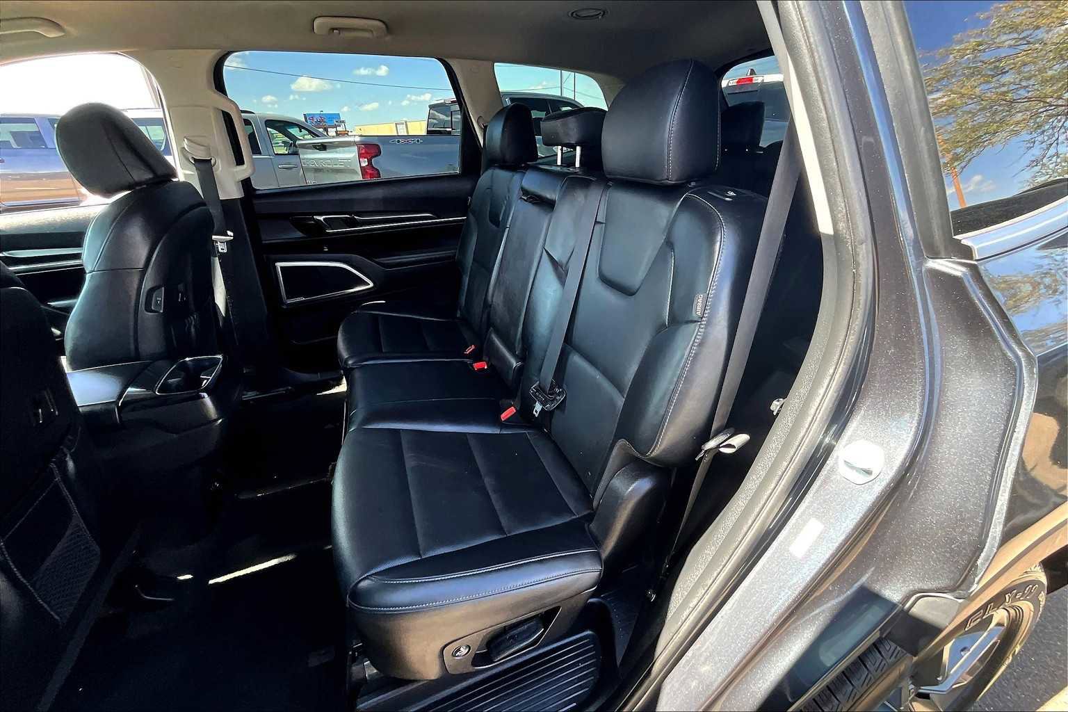 Used 2023 Kia Telluride LX image 38