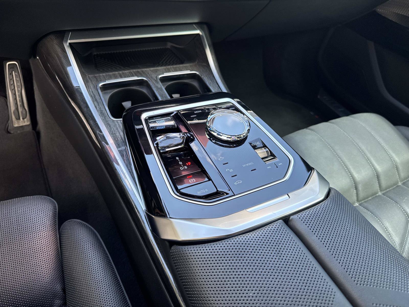 Used 2024 BMW i7 M70 w/ Executive Package AWD/4WD image 25