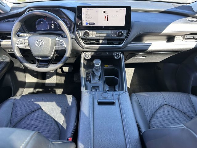 Used 2024 Toyota Grand Highlander AWD image 18
