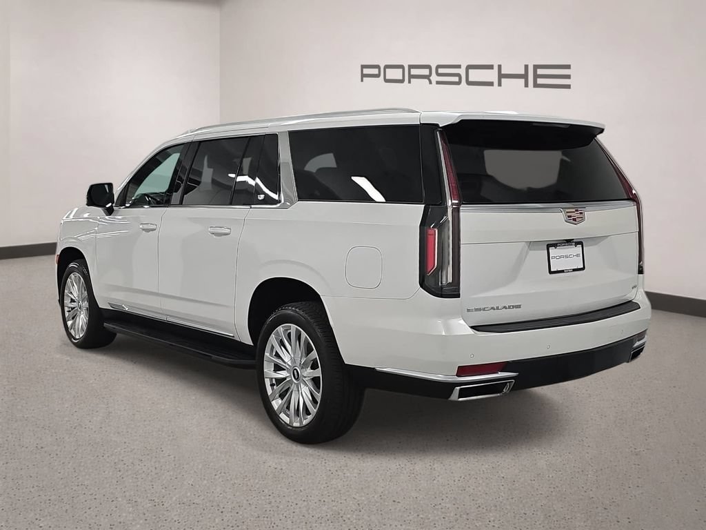 Used 2023 Cadillac Escalade ESV Luxury AWD/4WD image 3