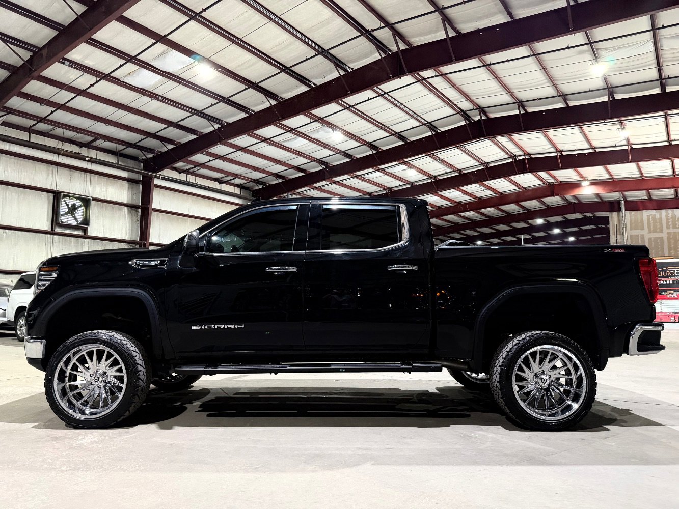 Used 2022 GMC Sierra 1500 SLT w/ SLT Convenience Package AWD/4WD image 9