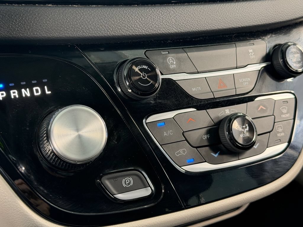 Used 2023 Chrysler Voyager LX FWD image 18