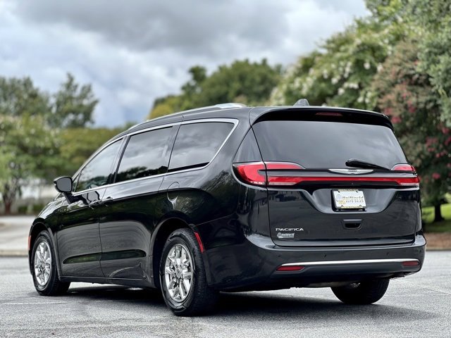 Used 2021 Chrysler Pacifica Touring-L image 10