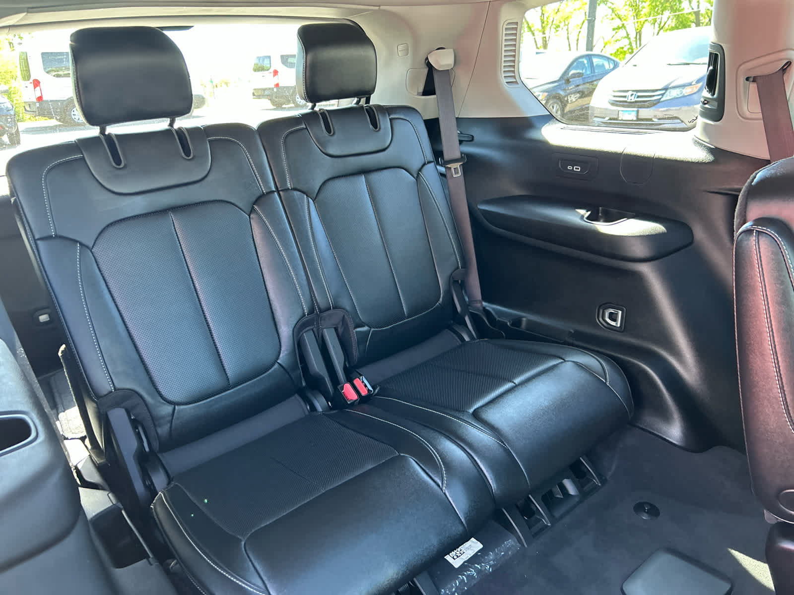 Used 2023 Jeep Grand Cherokee L Limited w/ Luxury Tech Group II AWD/4WD image 31