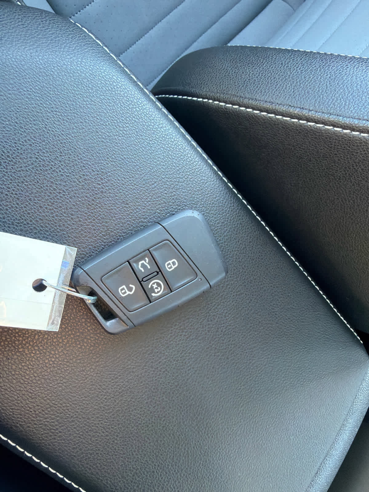 Certified 2025 Volkswagen Jetta SE image 30