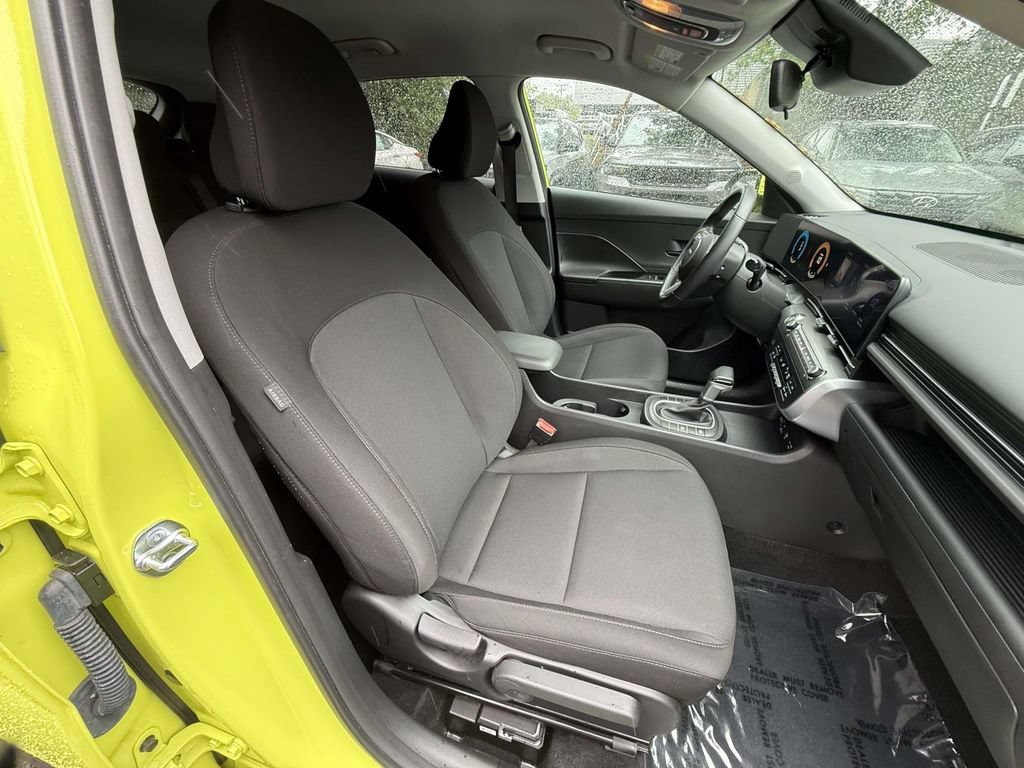 Used 2025 Hyundai Kona SEL FWD image 7