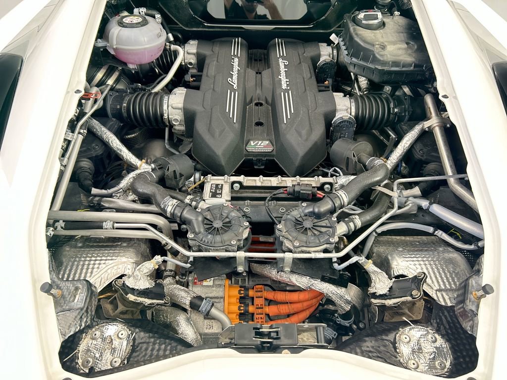 Used 2024 Lamborghini Revuelto AWD/4WD image 24