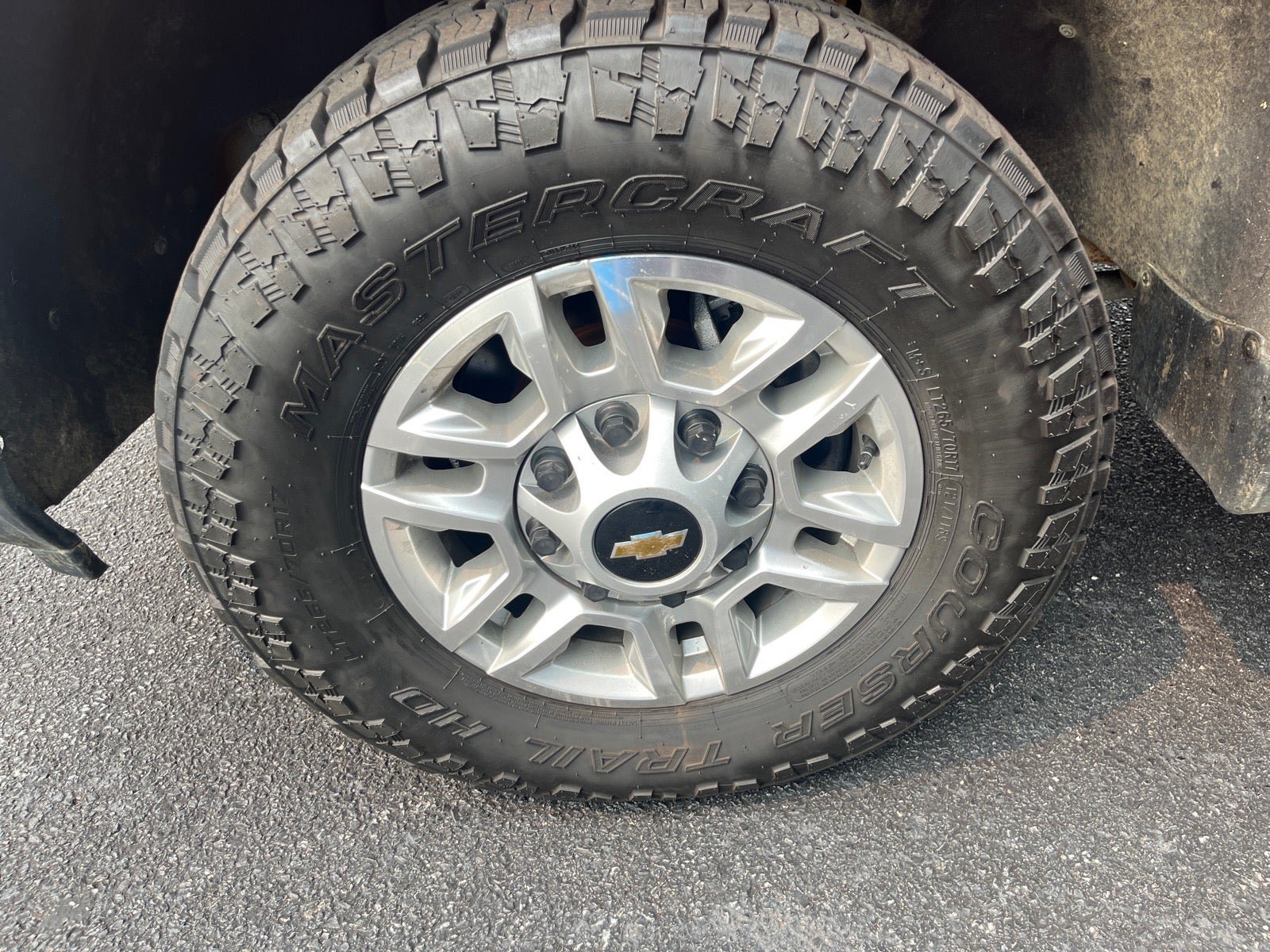 Used 2024 Chevrolet Silverado 2500 LT AWD/4WD image 10