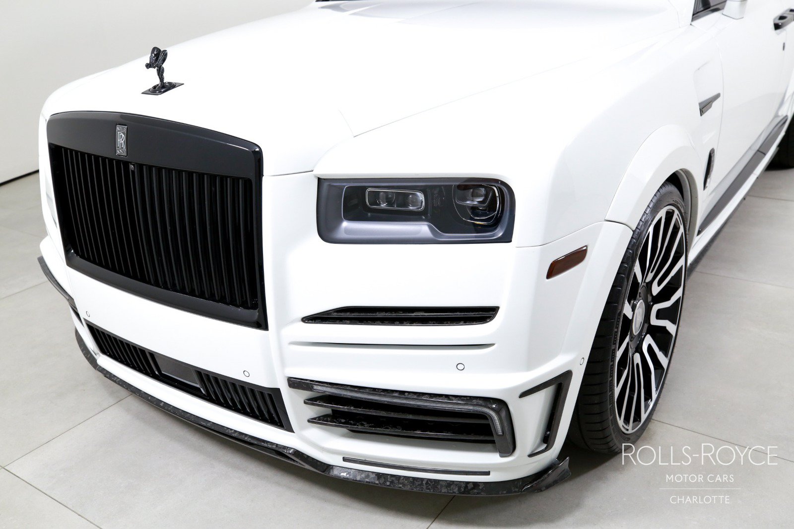 Used 2024 Rolls-Royce Cullinan AWD/4WD image 40