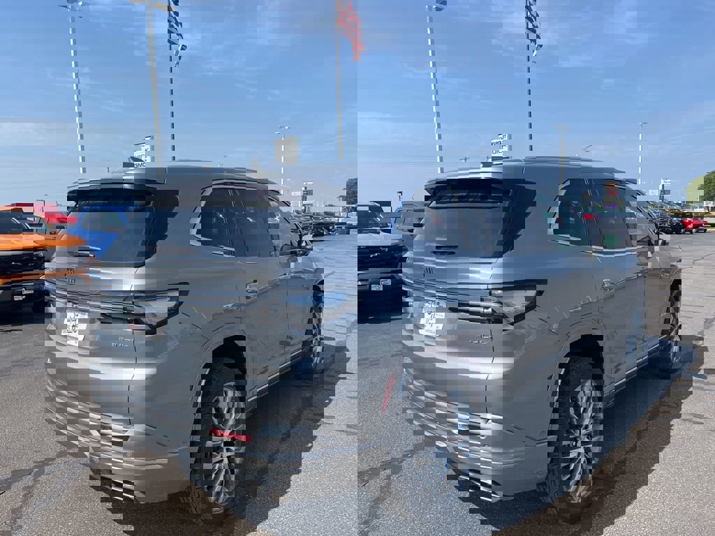 New 2026 Buick Enclave Avenir w/ Super Cruise Package image 9