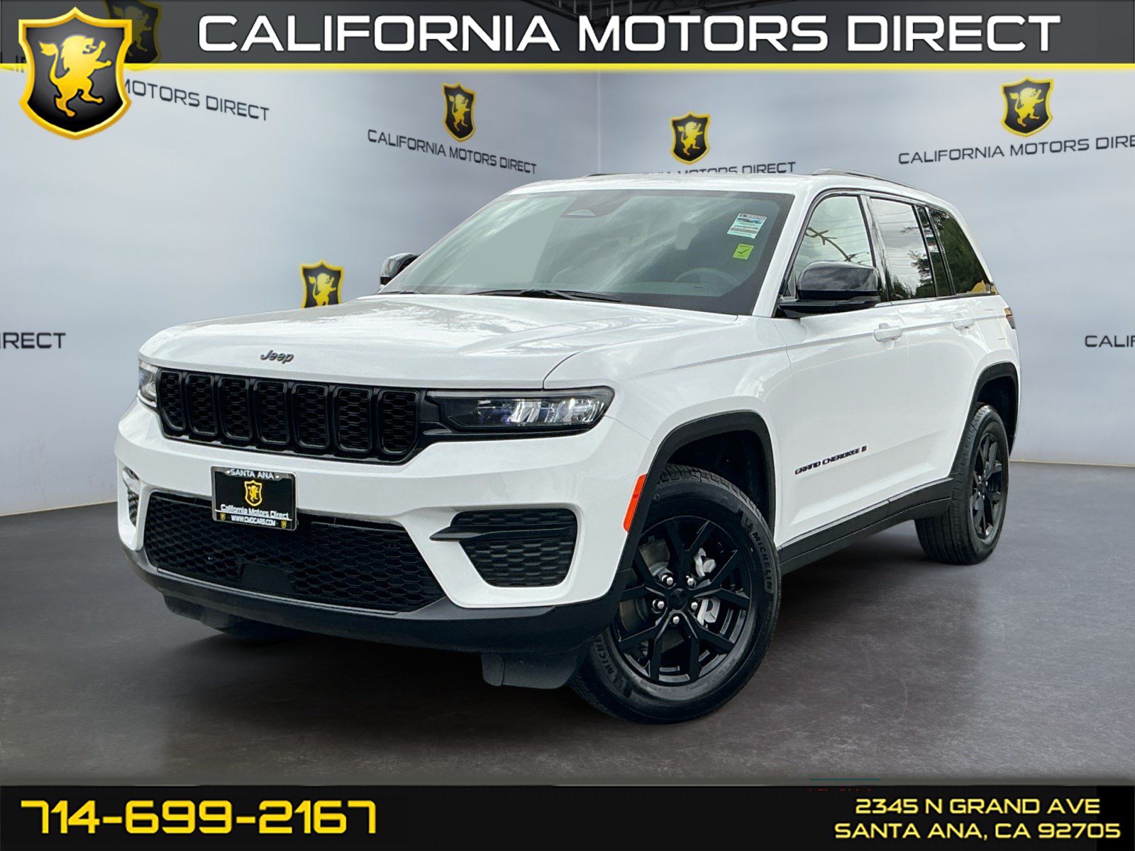 Used 2025 Jeep Grand Cherokee Altitude RWD image 1