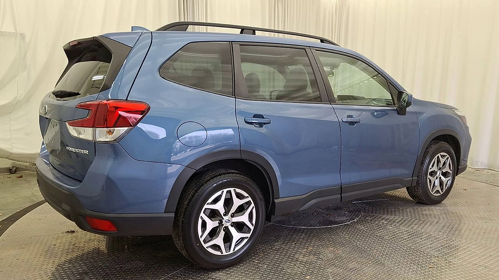 Used 2020 Subaru Forester Premium image 3