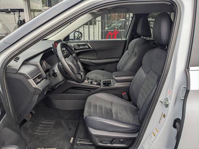Used 2024 Mitsubishi Outlander SE image 6
