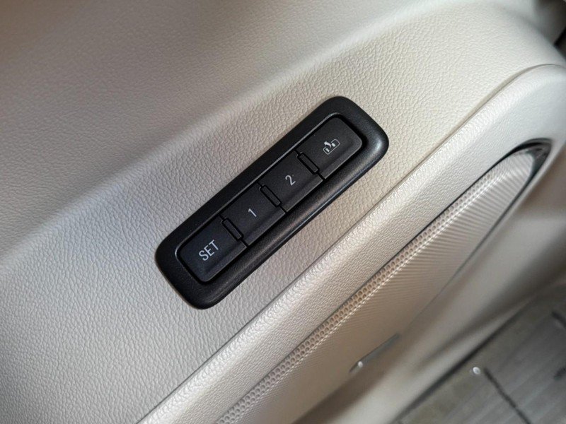 Used 2018 GMC Yukon Denali AWD/4WD image 17