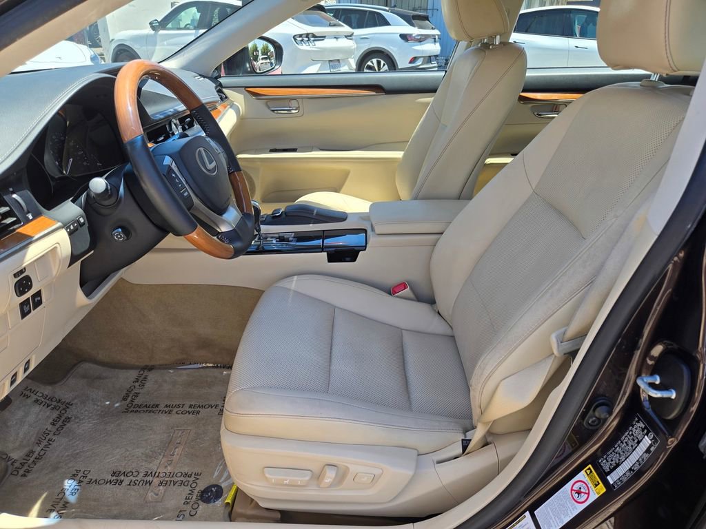 Used 2013 Lexus ES 300h w/ Luxury Pkg FWD image 18