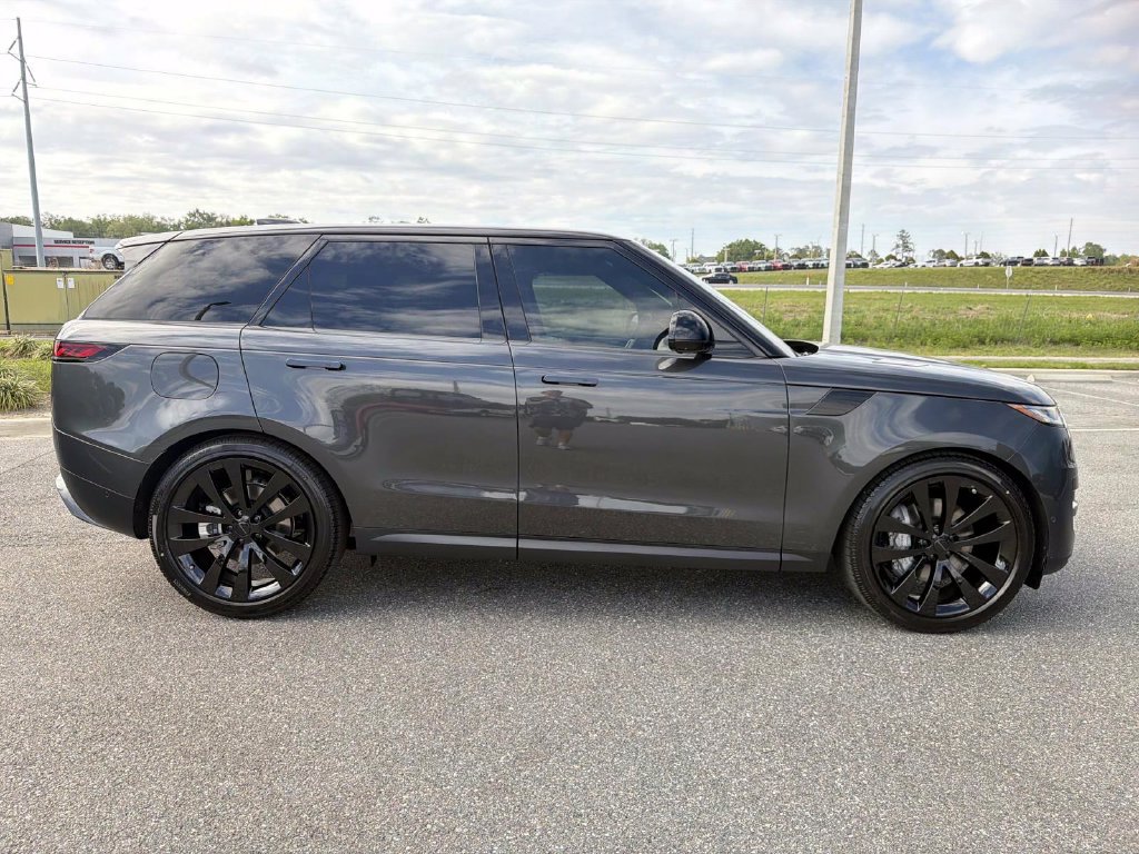 Used 2026 Land Rover Range Rover Sport SE AWD/4WD image 6