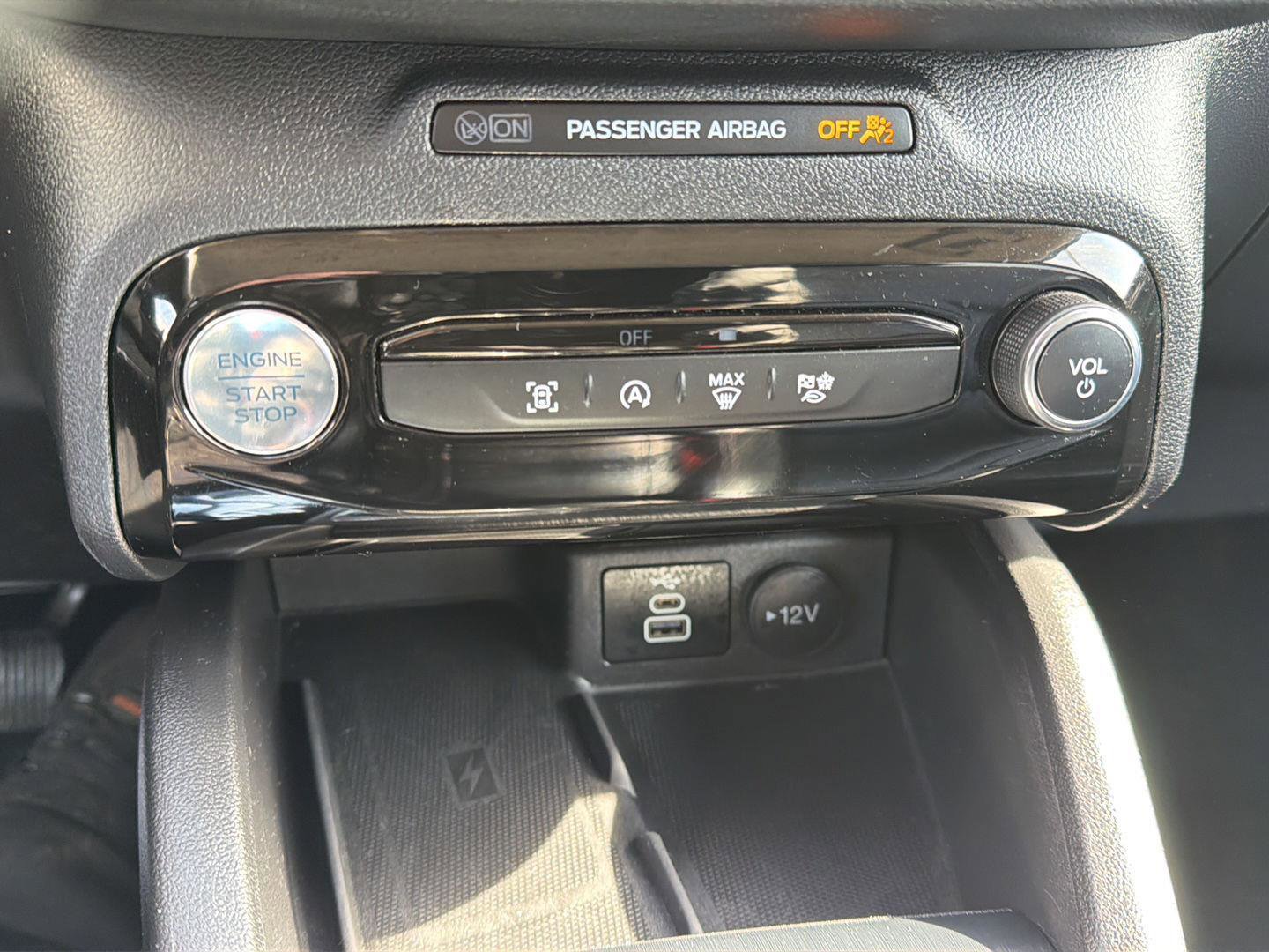 Used 2025 Ford Escape Platinum image 19