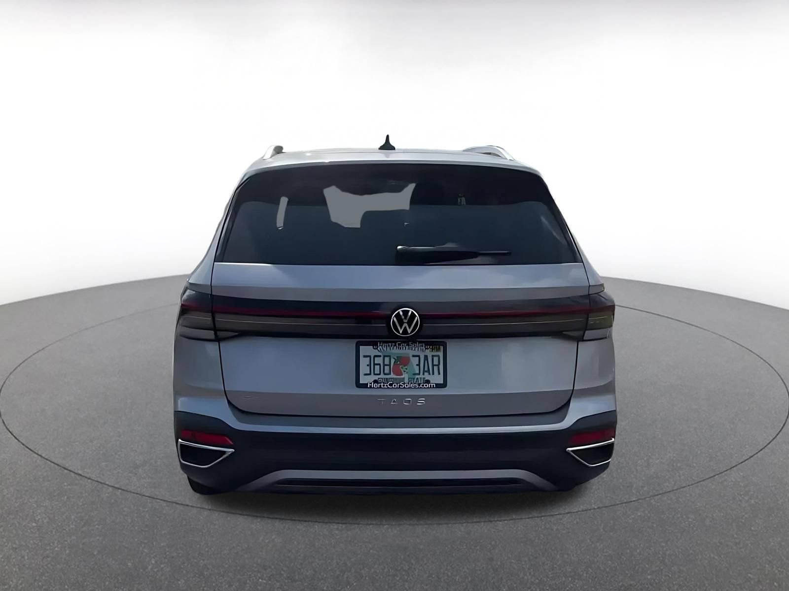 Used 2025 Volkswagen Taos SE FWD image 12