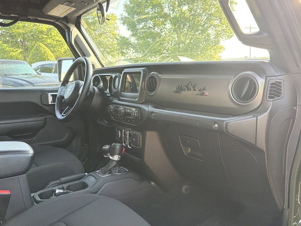 Used 2022 Jeep Wrangler Unlimited Sport AWD/4WD image 18