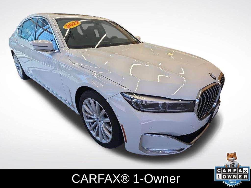 Used 2022 BMW 740i w/ Premium Package RWD image 2