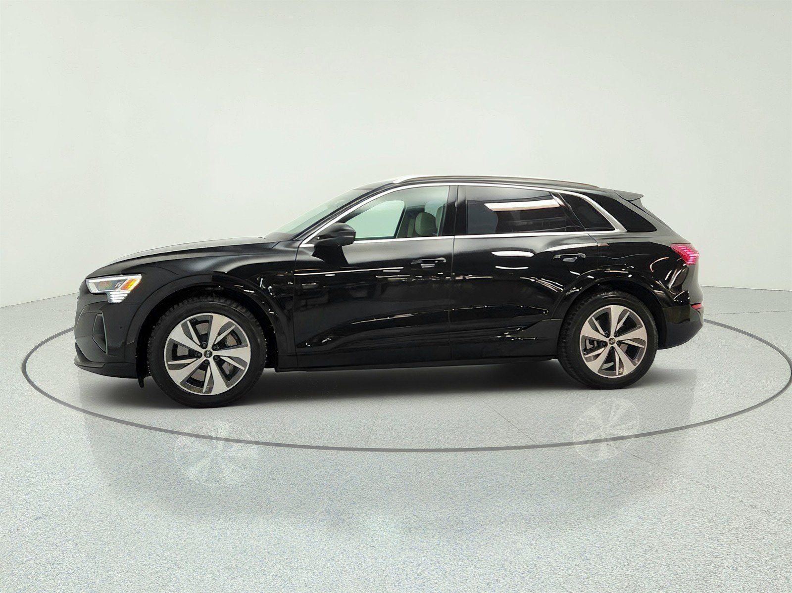 Used 2024 Audi Q8 e-tron Premium Plus w/ Premium Plus Package AWD/4WD image 8