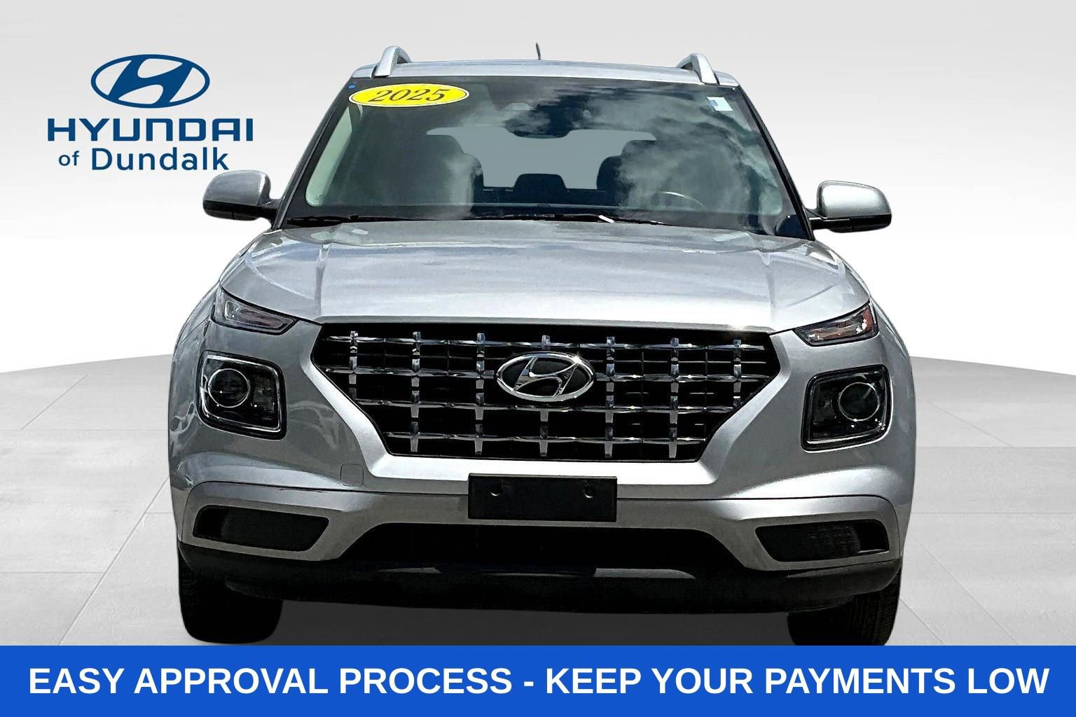 Used 2025 Hyundai Venue SEL FWD image 2