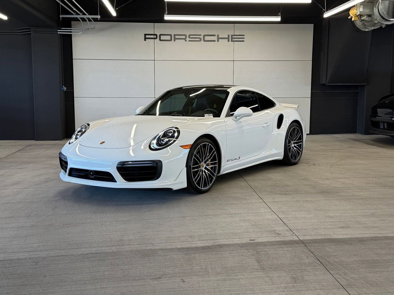 Certified 2019 Porsche 911 Turbo S image 1