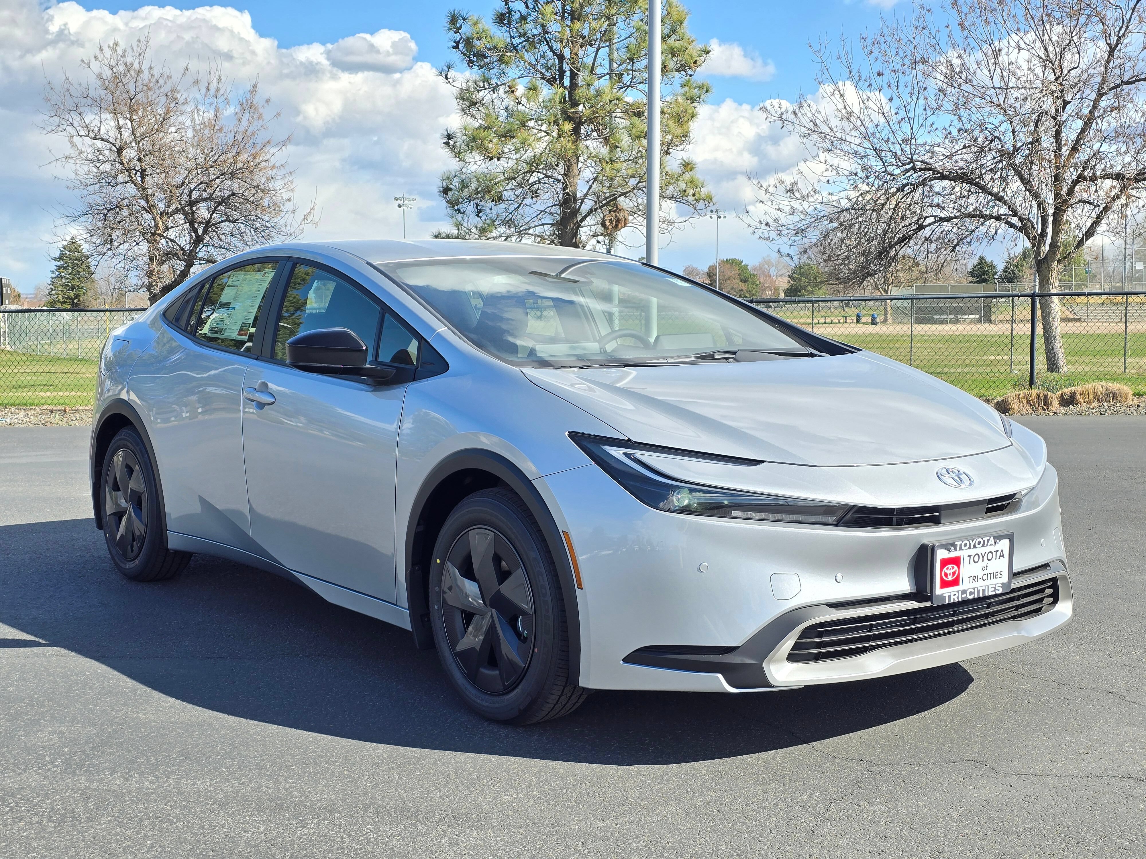 Certified 2026 Toyota Prius Plug-In Hybrid FWD image 37