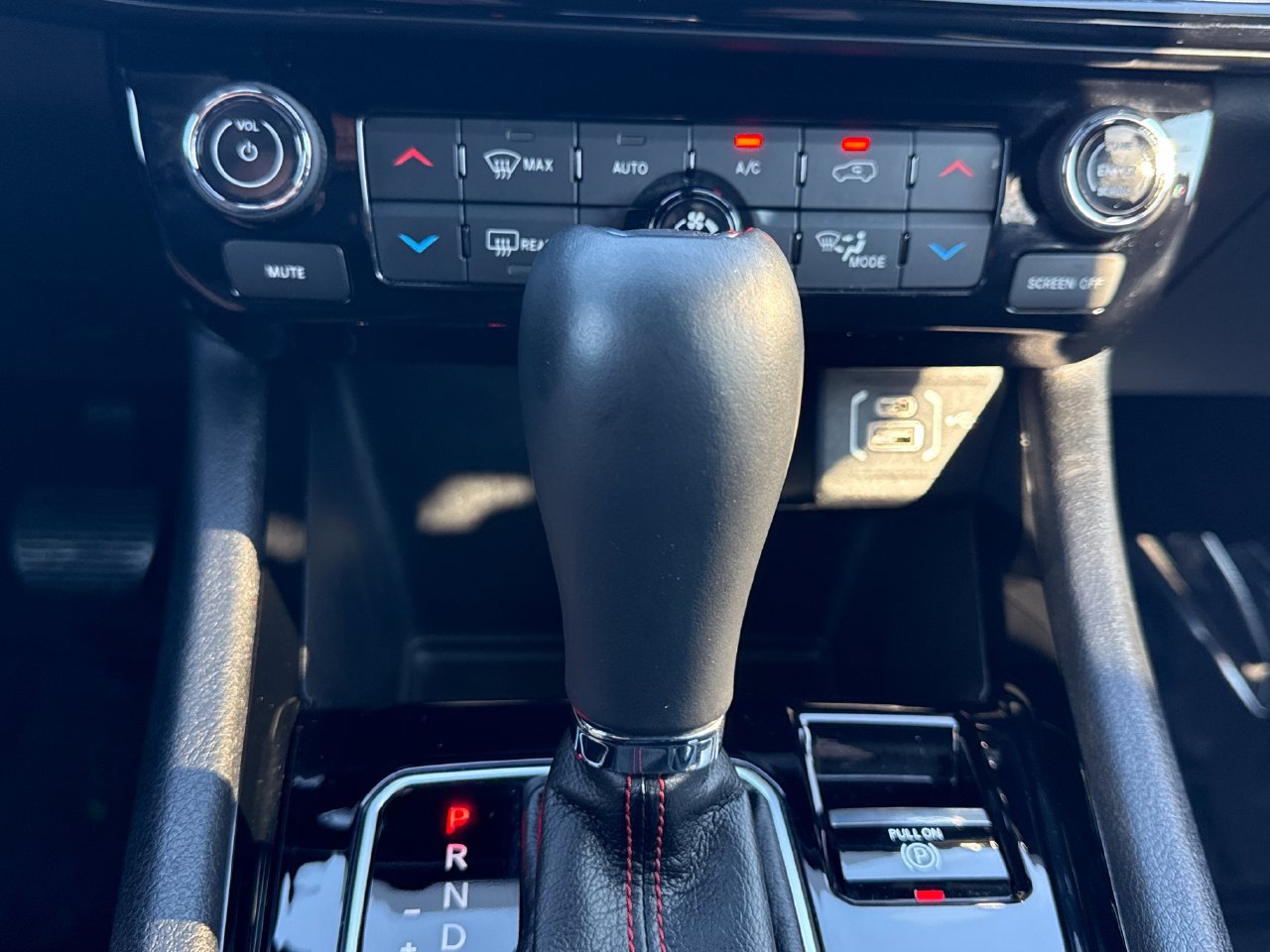 Used 2023 Jeep Compass Trailhawk w/ Trailhawk Convenience Group AWD/4WD image 19