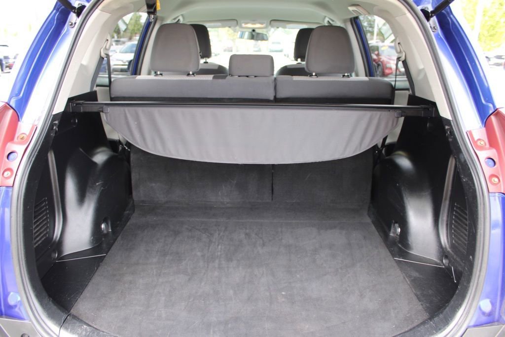 Used 2015 Toyota RAV4 LE image 9