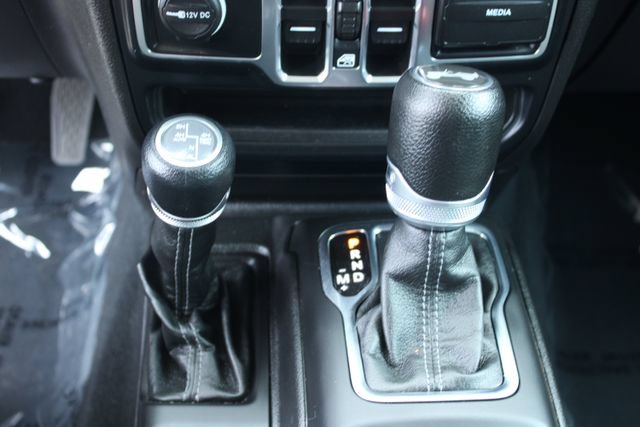 Used 2024 Jeep Wrangler Unlimited Sahara AWD/4WD image 17